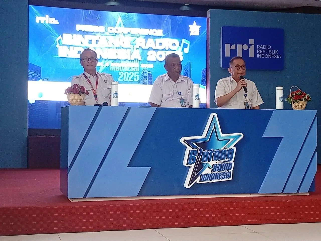 Bintang Radio :  Mengajarkan Generasi Muda Boyong Warisan Musik Daerah