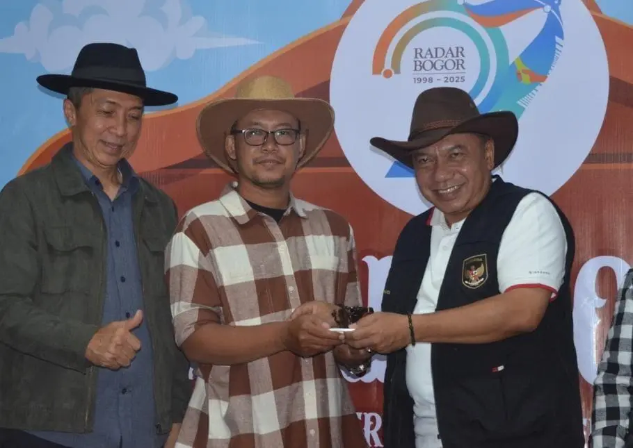 Bupati Bogor Terima Penghargaan Akselerasi Pembangunan Infrastruktur dari Radar Bogor