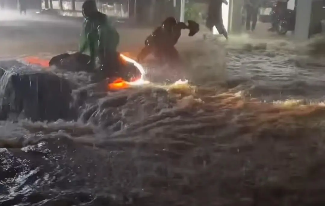 Hujan Deras Picu Banjir dan Longsor di Cisolok Sukabumi