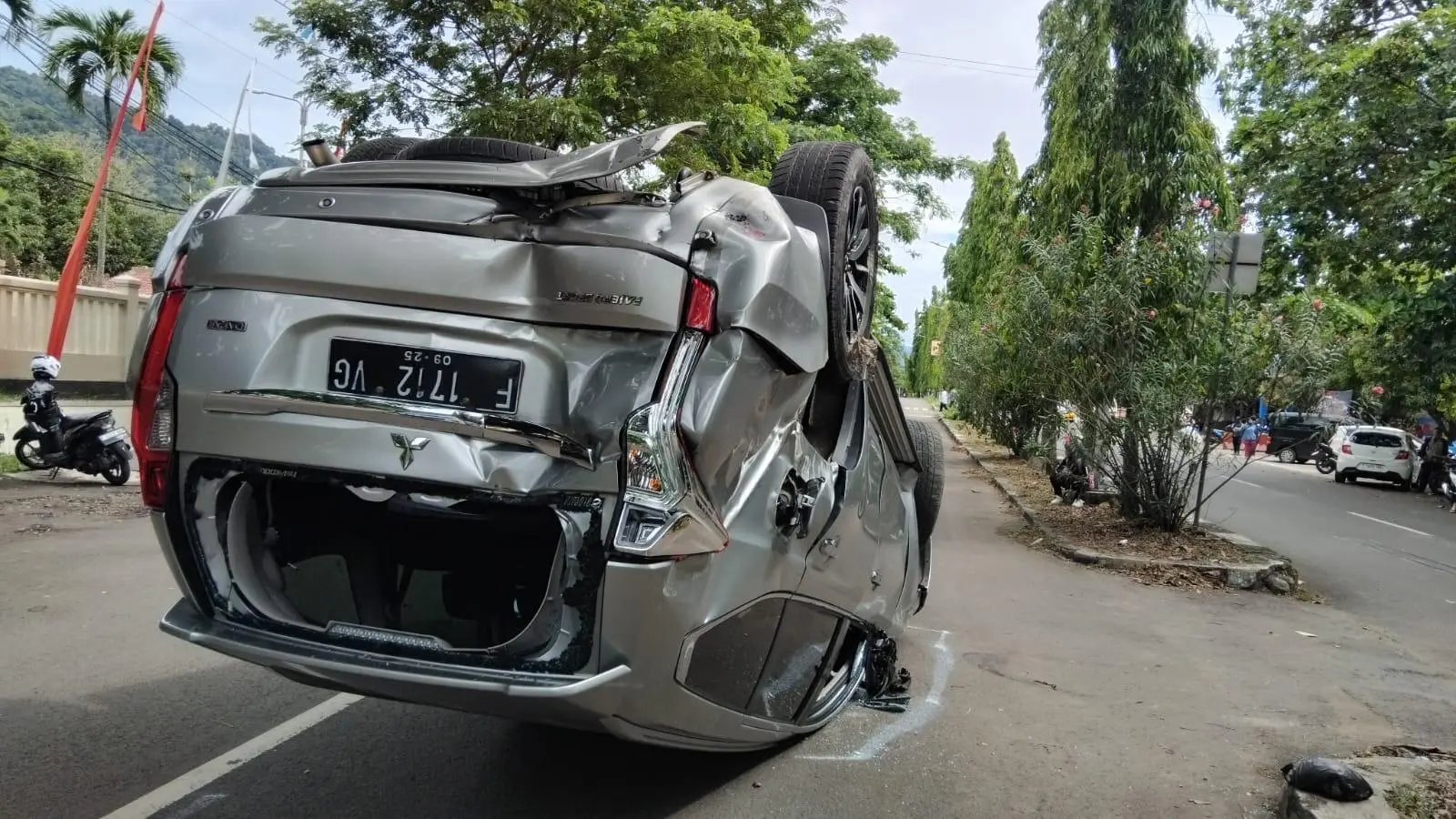Balita Luka Parah Usai Pajero Terguling Dihantam Truk Gas di Palabuhanratu