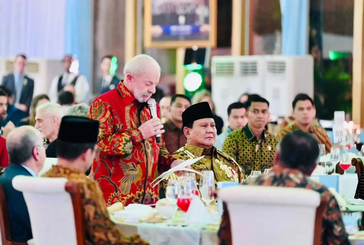 Diplomasi Batik di Istana Merdeka: Momen Presiden Afrika Selatan dan Brasil Kenakan Batik Saat Dijamu Prabowo