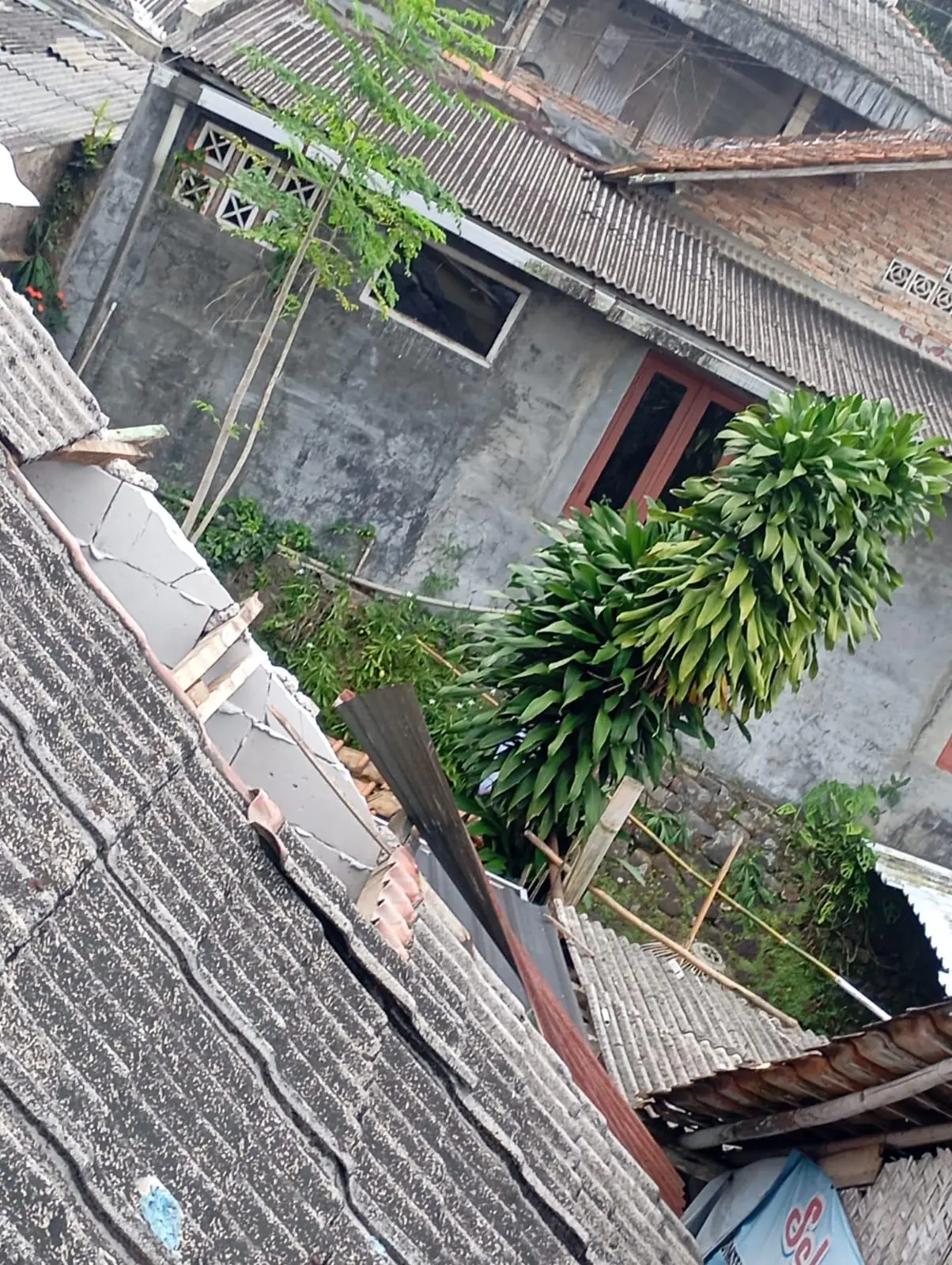 Dua Rumah di Sukabumi Porak-poranda Diterjang Angin Kencang