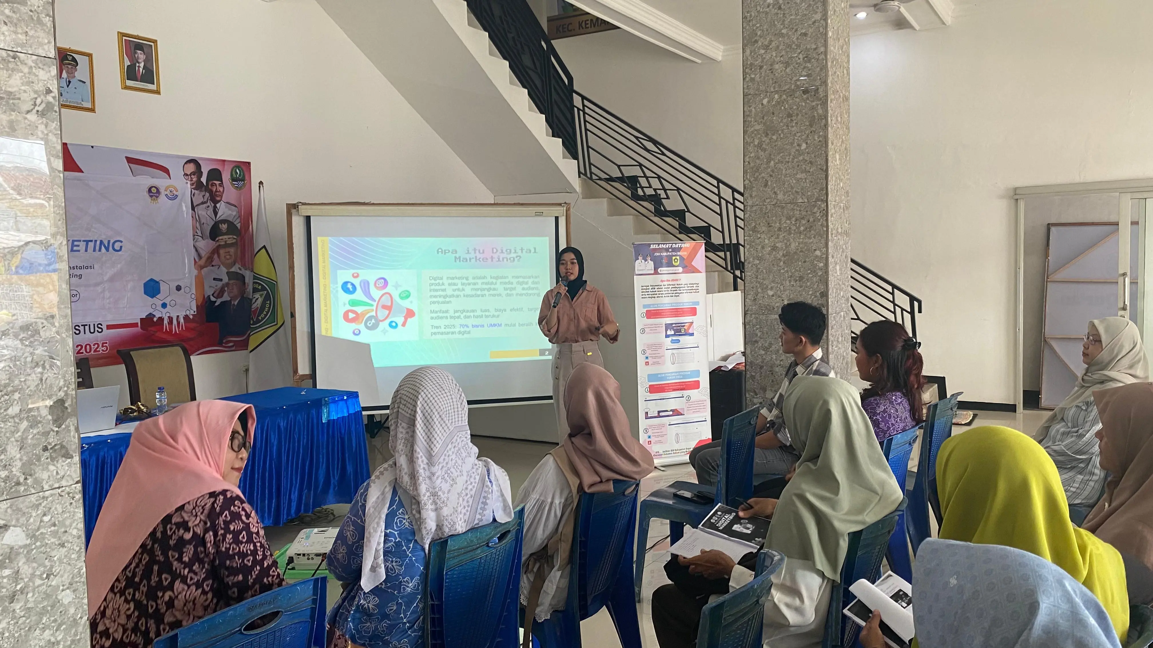 Universitas Pakuan Gelar Pelatihan Koperasi untuk Pengrajin Batik Kemang