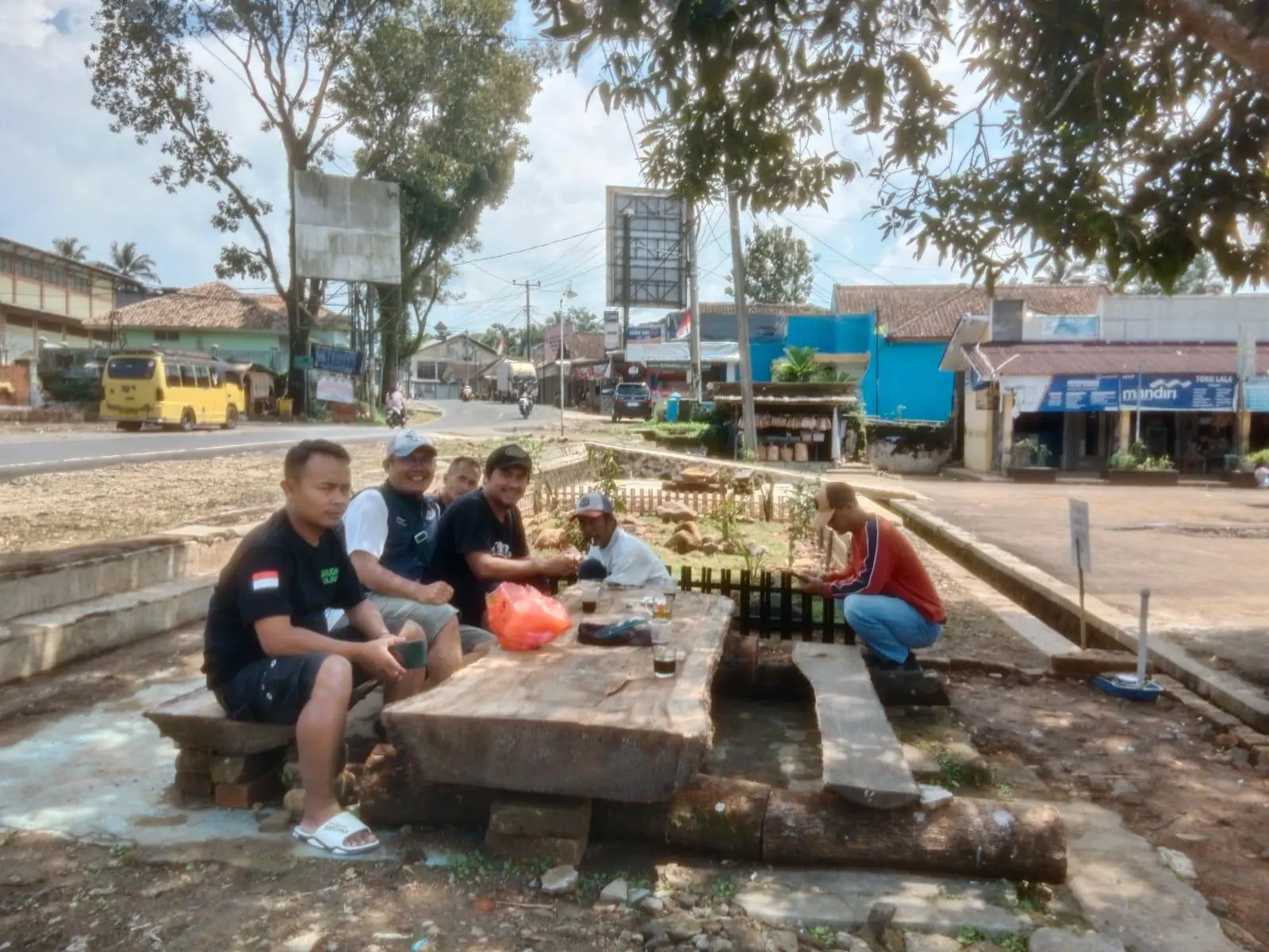 Barudak Kuliner Jampangkulon Sukabumi Giatkan Aksi Bersih Lingkungan, Dorong Kesadaran Masyarakat