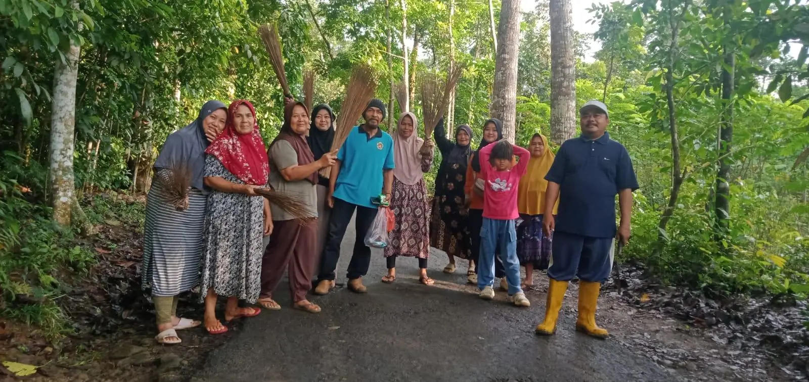 World Cleanup Day 2025: Jampangkulon Gelar Aksi Bersih Akbar, Bukti Nyata Kepedulian Lingkungan