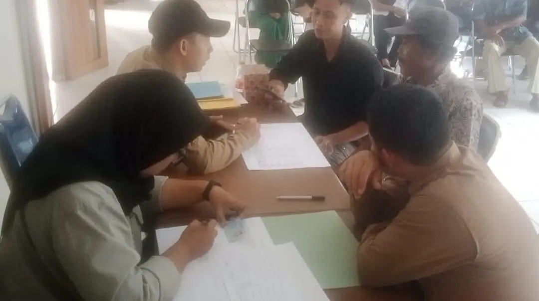 Cari Titik Terang Ganti Rugi, Warga Desa Tanjung dan Padajaya Ikuti Sosialisasi PLN
