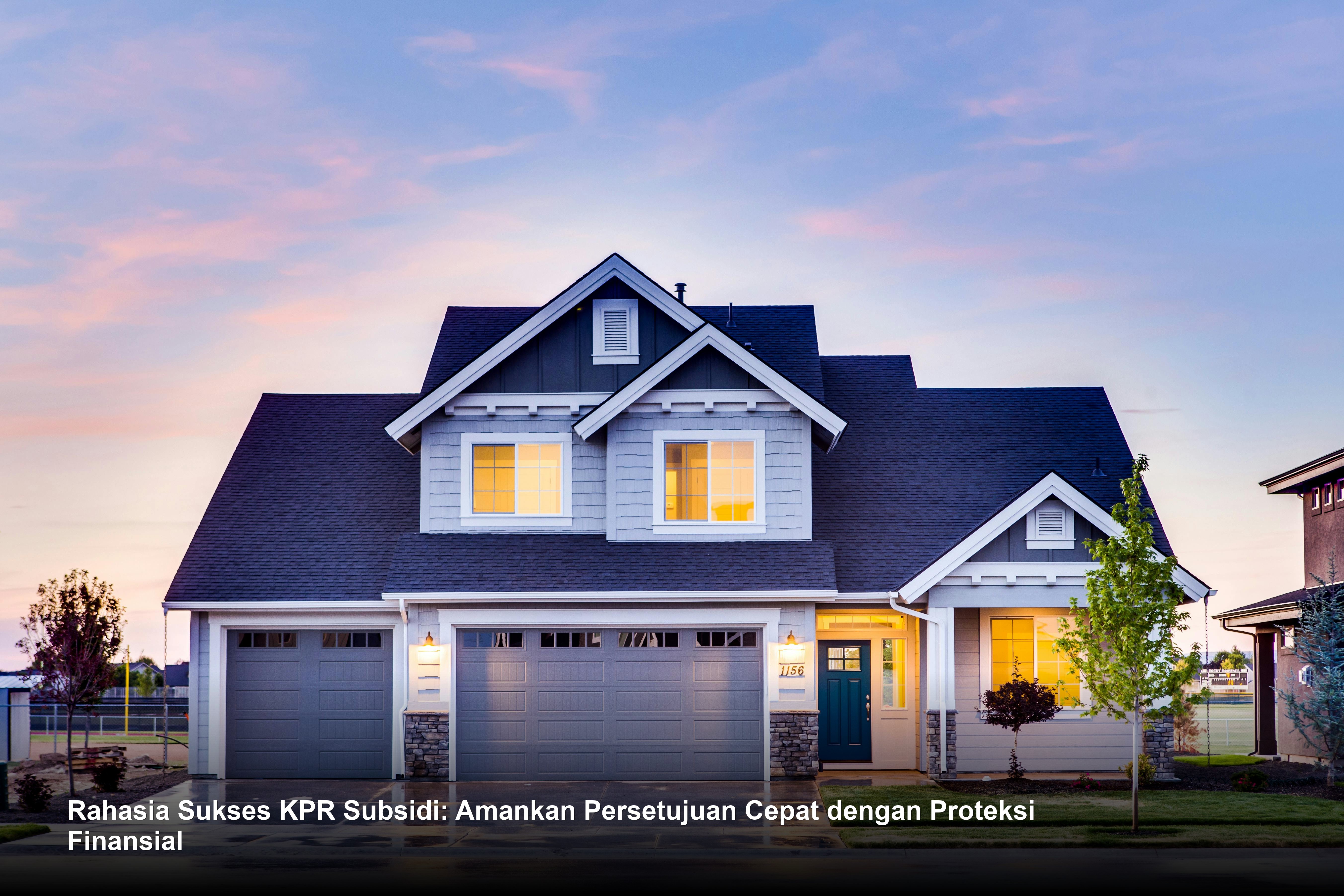 Seorang analis kredit profesional tersenyum saat menyerahkan dokumen persetujuan KPR kepada pasangan muda di depan maket rumah minimalis modern.