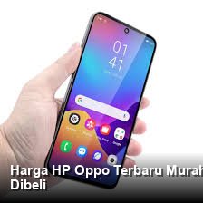 Tampilan elegan sebuah smartphone Oppo dengan layar penuh yang jernih dan modul kamera belakang yang modis di atas meja kayu minimalis.