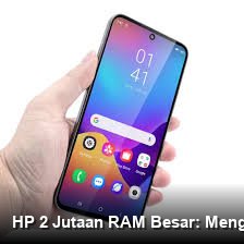 Tumpukan beberapa model smartphone modern di atas meja dengan fokus pada tampilan spesifikasi RAM.
