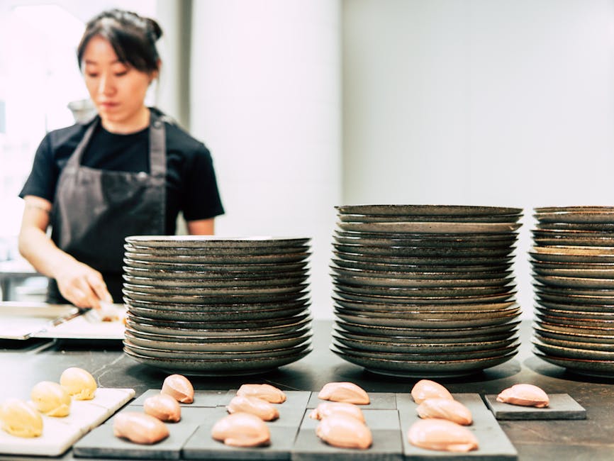 Berbagai jenis bahan pangan lokal Indonesia seperti sorgum, ubi ungu, dan talas yang ditata apik menunjukkan kekayaan superfood nusantara.