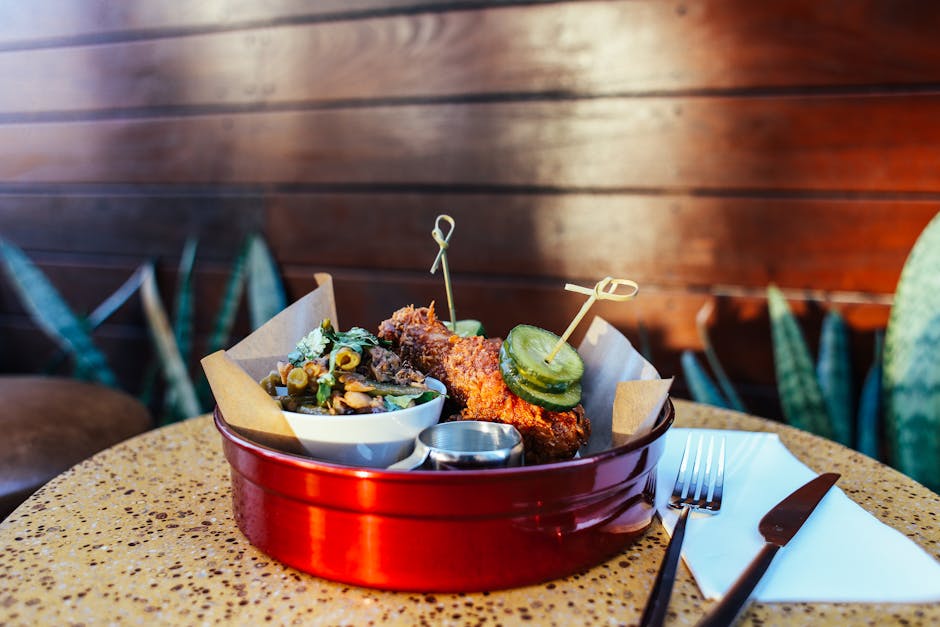 Sajian fine dining modern yang menggunakan bahan-bahan lokal Indonesia seperti rempah dan hasil laut segar.