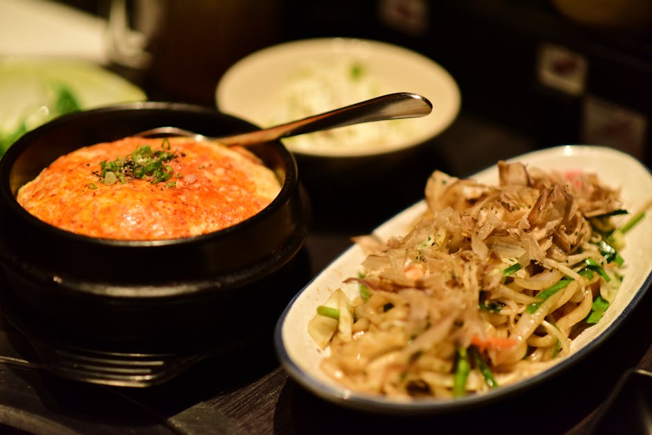 Deretan rempah tradisional Indonesia yang tertata rapi di atas wadah kayu tradisional untuk bumbu masakan.