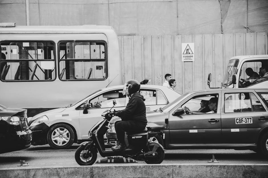 Ilustrasi mobil modern dengan sensor digital yang menunjukkan peningkatan keselamatan dan konektivitas di jalan raya.