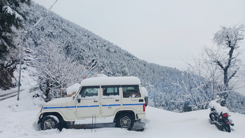 Sebuah tampilan dashboard mobil modern yang menampilkan sistem navigasi canggih dan ikon fitur ADAS (Advanced Driver Assistance Systems).