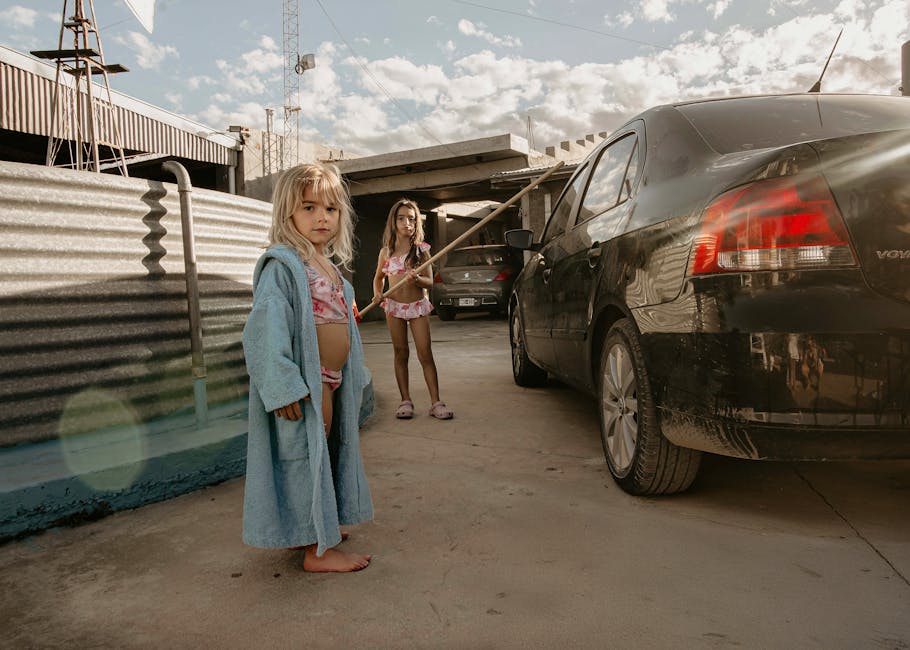 Ilustrasi digital yang menampilkan dashboard mobil modern dengan layar sentuh besar dan ikon fitur ADAS (Advanced Driver Assistance Systems).