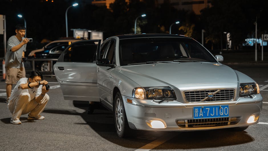 Ilustrasi visual dashboard mobil modern yang menampilkan sistem navigasi canggih dan sensor bantuan pengemudi.