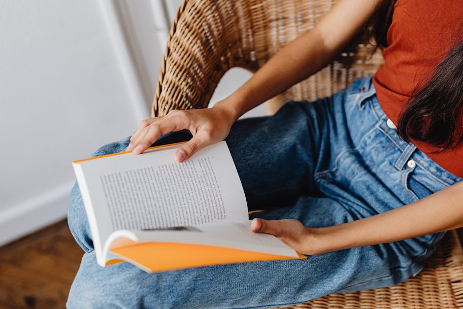 Ilustrasi visual yang menggambarkan seseorang sedang merenung di tengah tantangan hidup untuk memetik pelajaran dan kebijaksanaan.