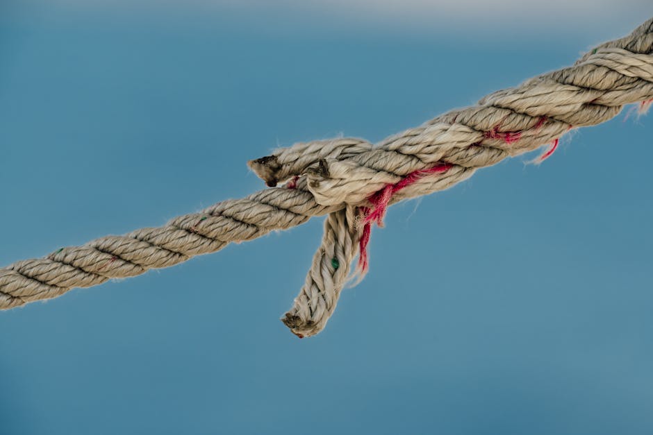 Ilustrasi simbol astrologi yang menyoroti aspek kesehatan, keuangan, dan karir.